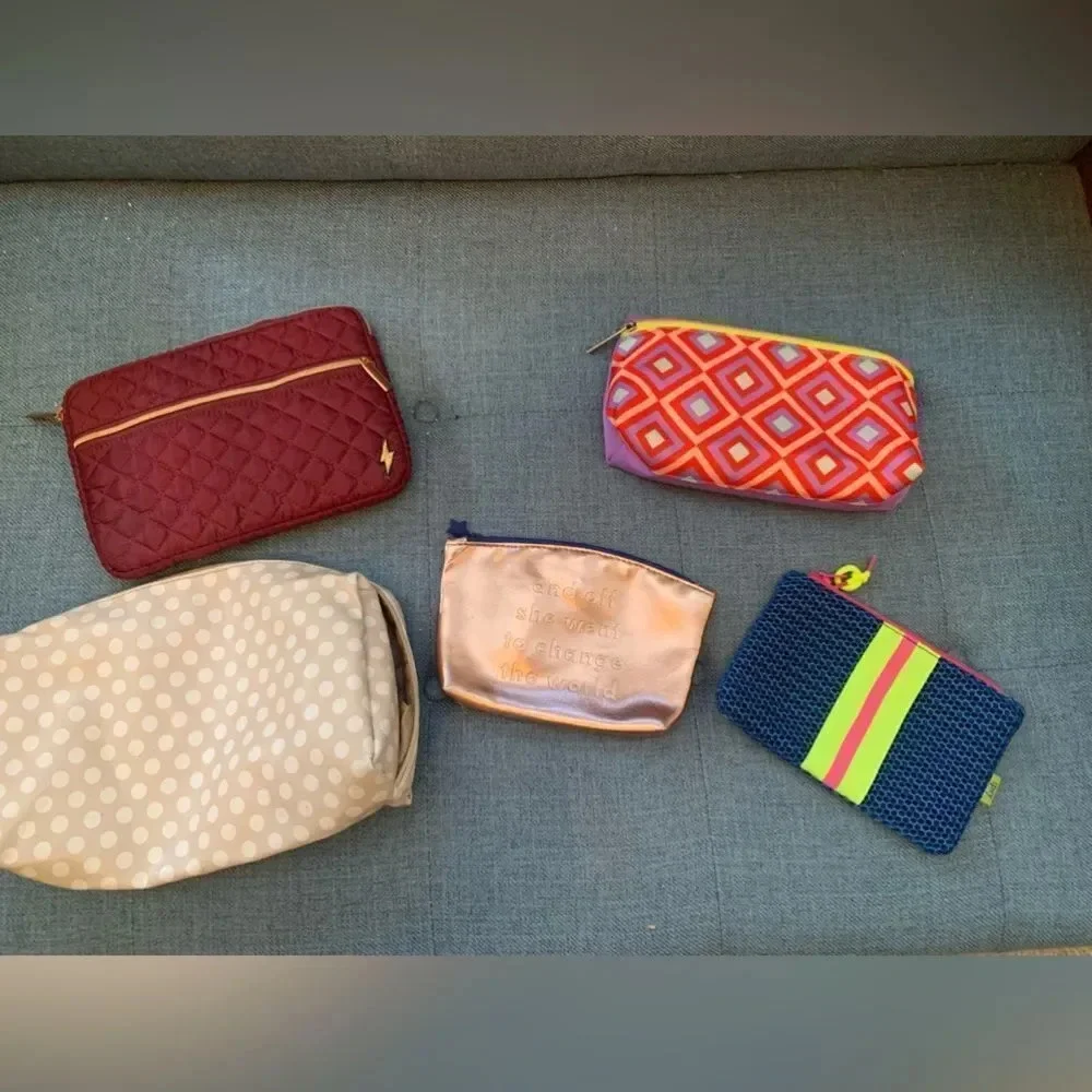 And off she went to change the world‎ - set 5 make-up bags